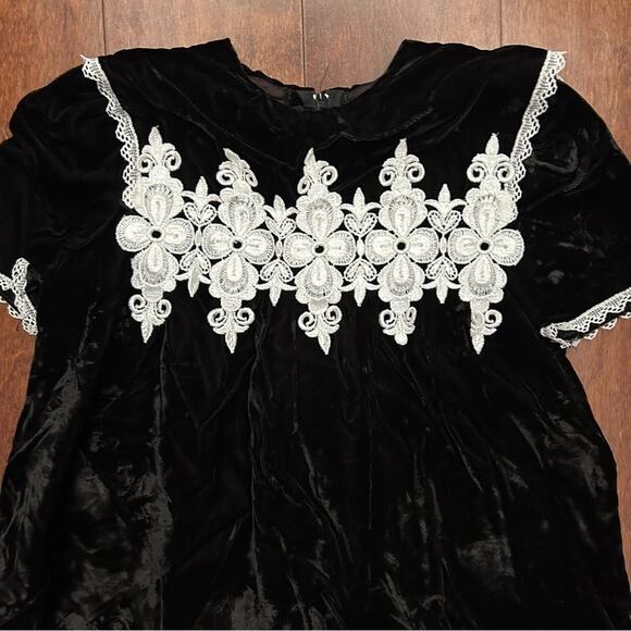Vintage Jessica McClintock Girl’s Gunne Sax Black Velvet Dress w/ Lace, Size 3T - Picture 3 of 12